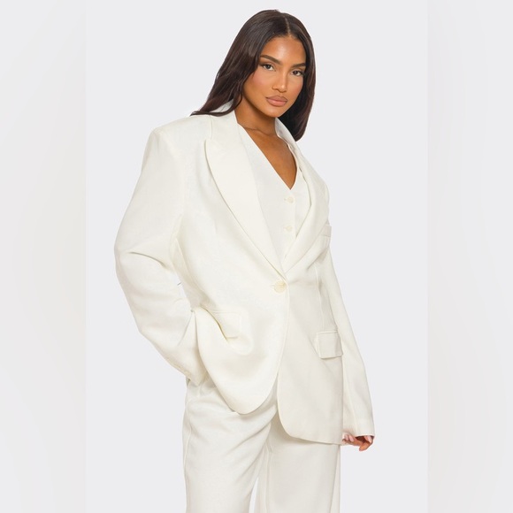 Oversized Blazer with Light Shoulder Pads in Off White - Picture 4 of 6